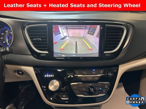 Used 2021 Chrysler Pacifica Touring-L image 16