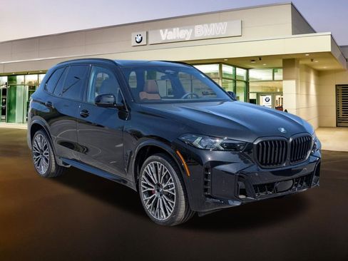 New 2026 BMW X5 xDrive40i w/ M Sport Package AWD/4WD image 1