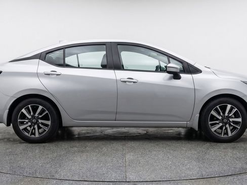 Used 2025 Nissan Versa SV FWD image 11
