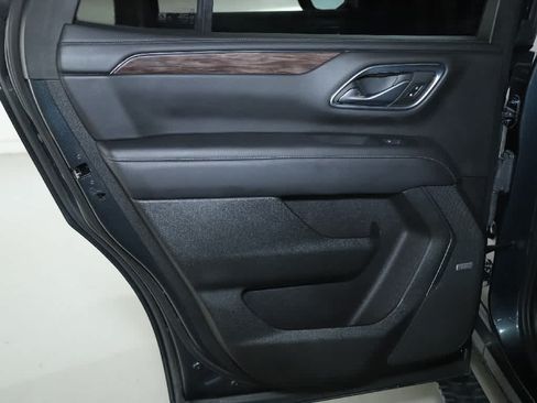 Used 2022 Chevrolet Tahoe Z71 w/ Z71 Off-Road Package AWD/4WD image 13