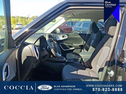 Used 2023 Kia Soul LX w/ LX Technology Package image 13
