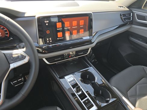 New 2026 Volkswagen Atlas Peak Edition image 24