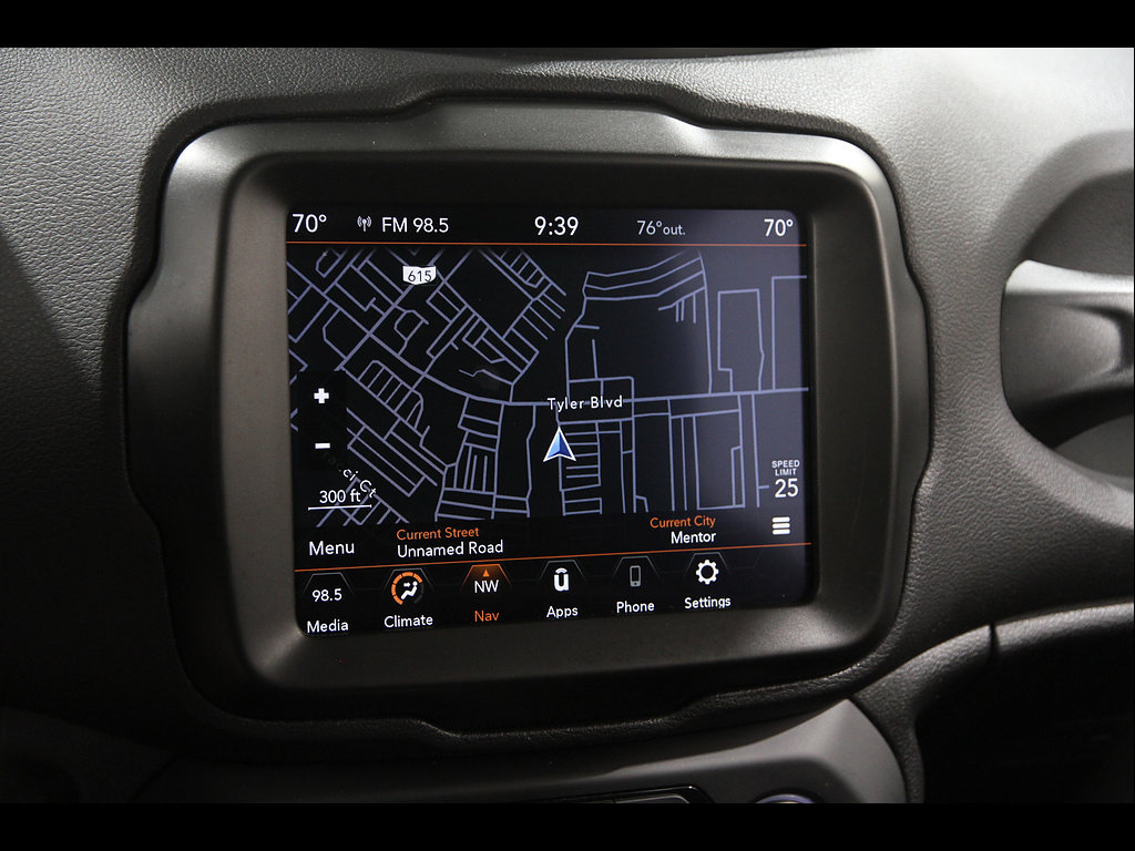 Used 2023 Jeep Renegade Latitude AWD/4WD image 12