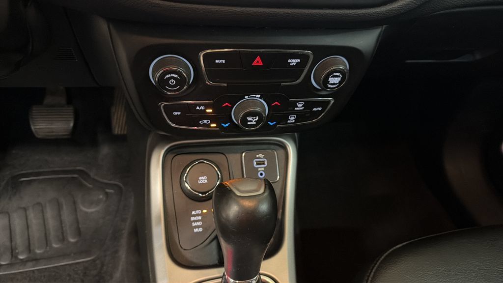 Used 2018 Jeep Compass Latitude w/ Popular Equipment Group AWD/4WD image 17