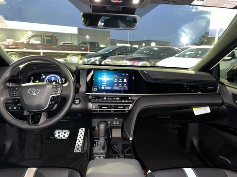 Used 2025 Toyota Camry LE image 12