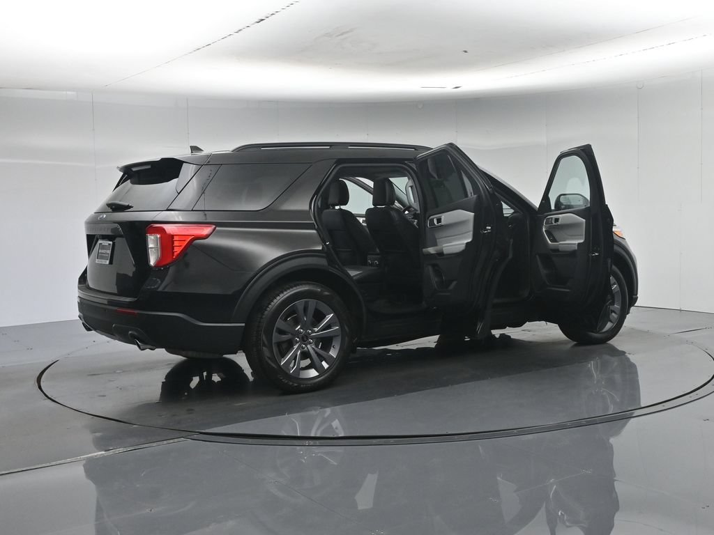Certified 2023 Ford Explorer XLT w/ Equipment Group 202A RWD image 6