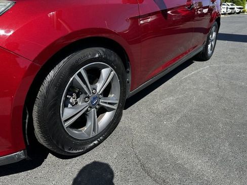Used 2014 Ford Focus SE w/ SE Sport Package FWD image 12