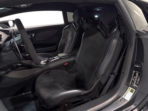 Used 2021 Lamborghini Huracan EVO RWD image 13