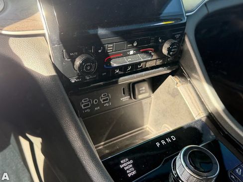Used 2023 Jeep Grand Cherokee 4WD 4xe image 12