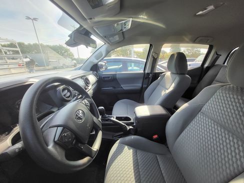 Used 2022 Toyota Tacoma SR w/ SR Convenience Package image 10