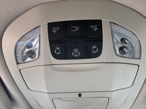 Used 2022 Chrysler Pacifica Touring-L w/ Uconnect Theater Family Group image 19