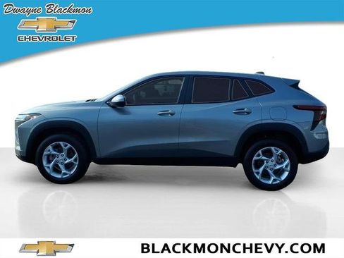New 2026 Chevrolet Trax LS w/ LS Convenience Package FWD image 6