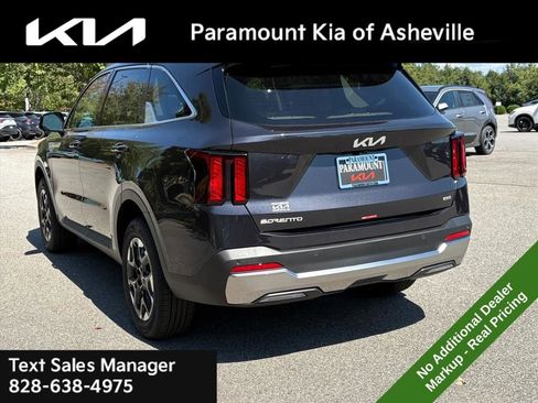 New 2026 Kia Sorento S image 4