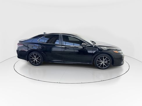 Used 2023 Toyota Camry SE image 9