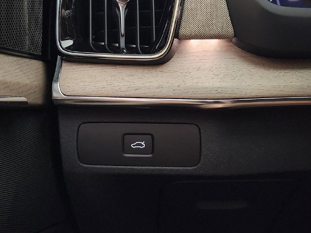 Certified 2026 Volvo XC90 B6 Plus w/ Protection Package Premier AWD/4WD image 22