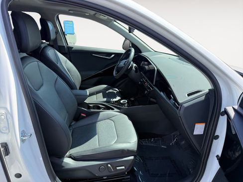 Used 2024 Kia Niro Wave FWD image 19