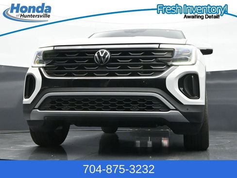 Used 2025 Volkswagen Atlas Cross Sport SE FWD image 39