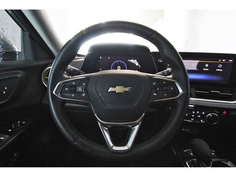 Used 2025 Chevrolet Trax LT w/ Driver Confidence Package FWD image 16