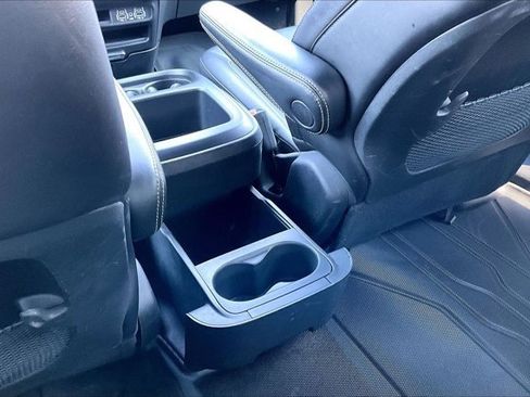 Used 2025 Chrysler Pacifica Select FWD image 10