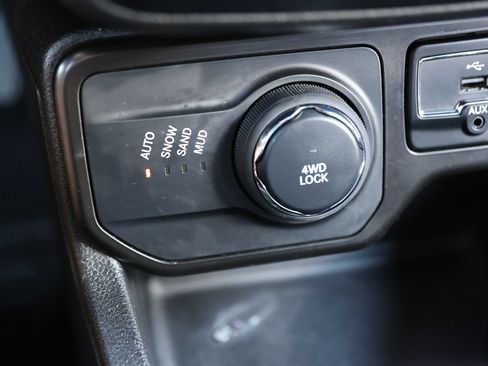 Used 2022 Jeep Renegade Altitude w/ Convenience Group AWD/4WD image 28