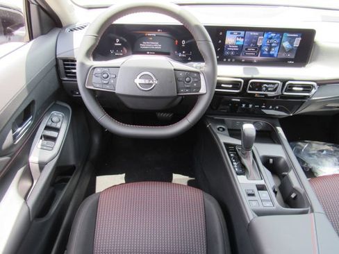 New 2026 Nissan Sentra SR w/ Floor Mat Package FWD image 14