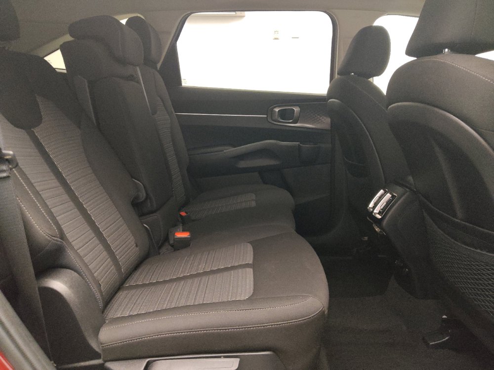 Used 2023 Kia Sorento LX FWD image 19