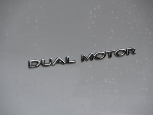 Used 2023 Tesla Model Y Long Range AWD/4WD image 31