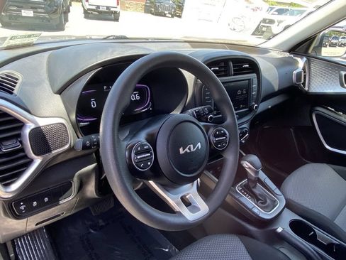Used 2025 Kia Soul LX FWD image 21