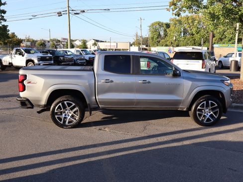 Used 2023 Chevrolet Colorado Z71 w/ Z71 Convenience Package 2 AWD/4WD image 11