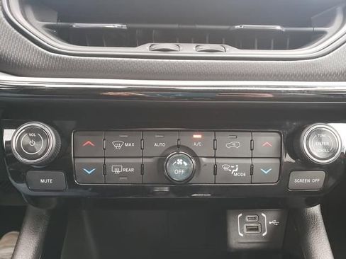 Used 2025 Jeep Compass Trailhawk AWD/4WD image 23