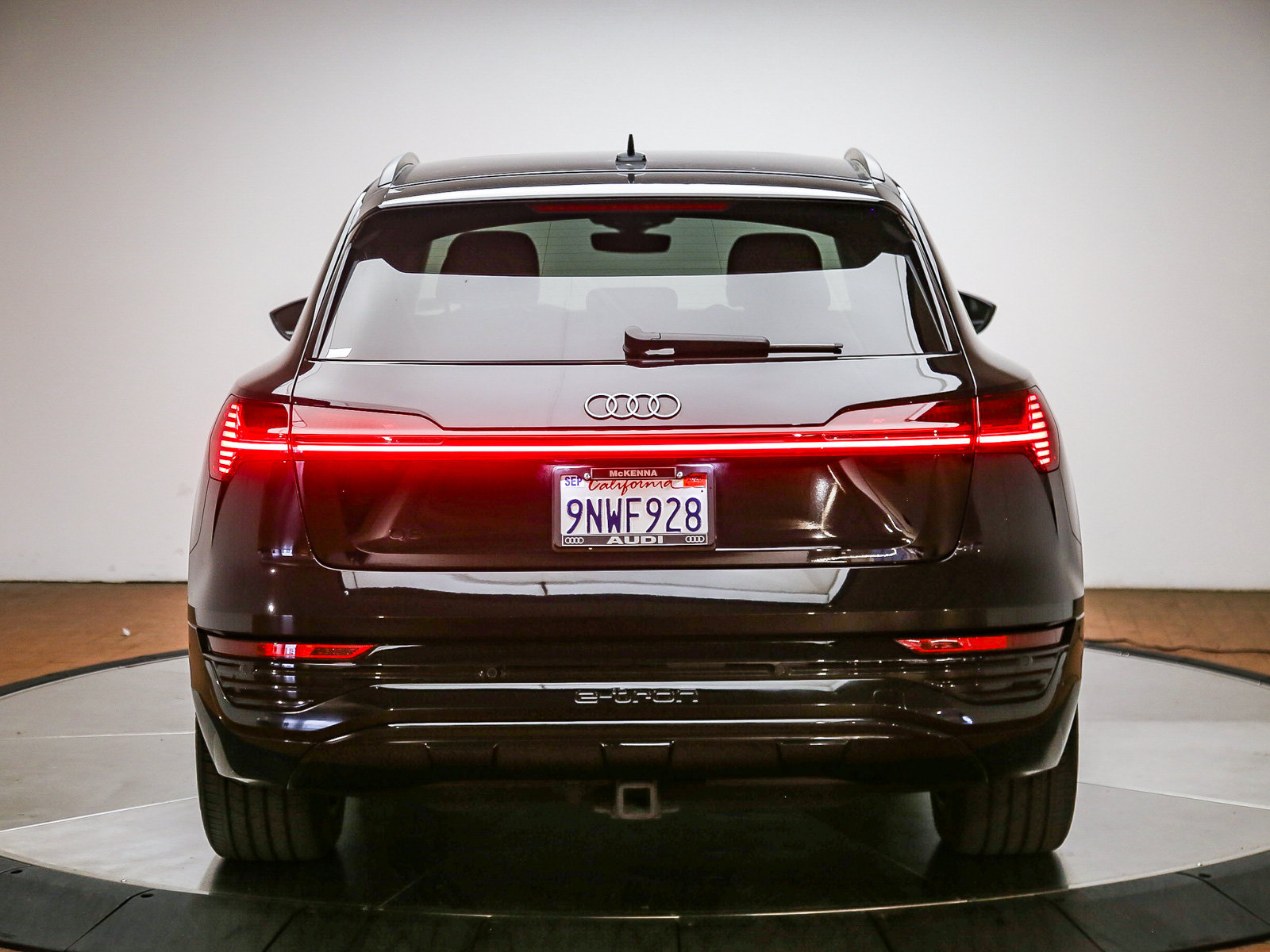 Certified 2024 Audi Q8 e-tron Premium Plus w/ Premium Plus Package AWD/4WD image 6