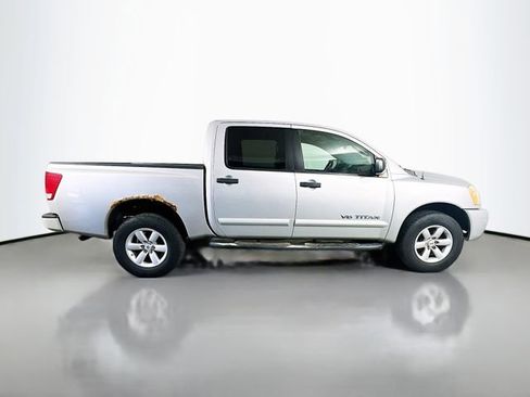 Used 2010 Nissan Titan SE w/ SE Value Truck Pkg image 5