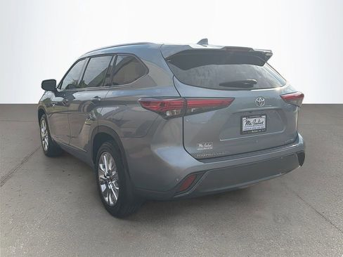 Used 2023 Toyota Highlander Limited FWD image 6