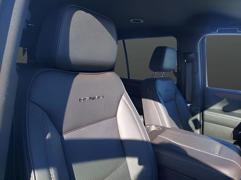 Used 2025 GMC Yukon Denali image 27