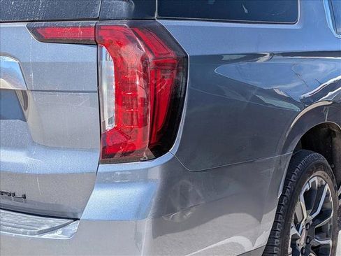 Used 2022 GMC Yukon XL Denali AWD/4WD image 12