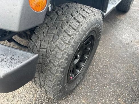 Used 2018 Jeep Wrangler Sport w/ Connectivity Group AWD/4WD image 15