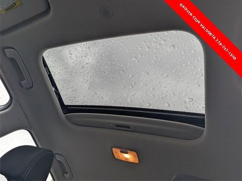 Used 2022 Hyundai Venue SEL w/ Cargo Package image 16