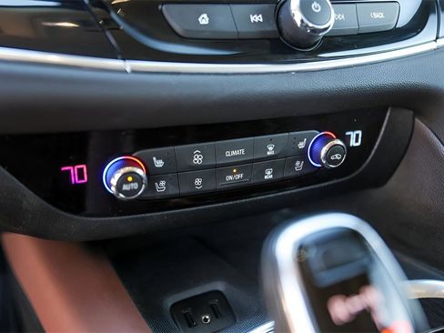 Used 2018 Buick Enclave Avenir w/ Avenir Technology Package image 19