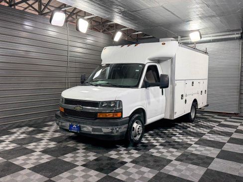 Used 2017 Chevrolet Express 3500 image 40