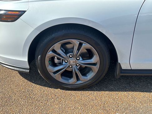 Used 2024 Honda Accord EX image 27