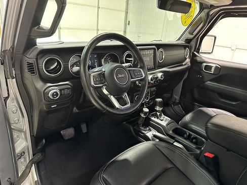 Used 2020 Jeep Gladiator Overland AWD/4WD image 28