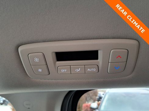 Used 2025 Kia Carnival image 25