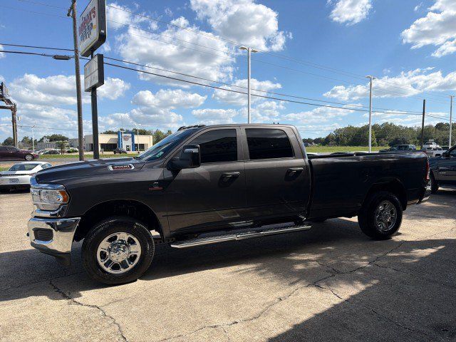 Used 2024 RAM 3500 Tradesman w/ Chrome Appearance Group AWD/4WD image 9