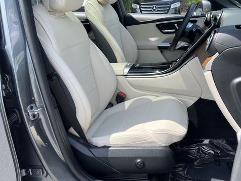 Used 2023 Mercedes-Benz GLC 300 4MATIC image 33