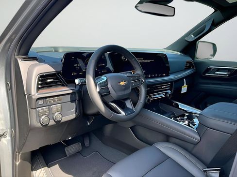 New 2026 Chevrolet Suburban LT w/ Comfort Package AWD/4WD image 5