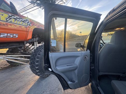 Used 2005 Jeep Liberty Renegade image 16