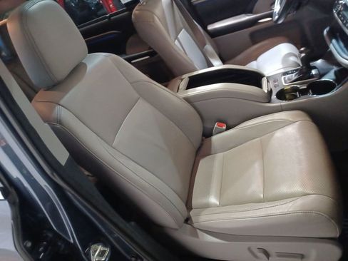 Used 2018 Toyota Highlander Limited w/ Protection Package #3 image 27