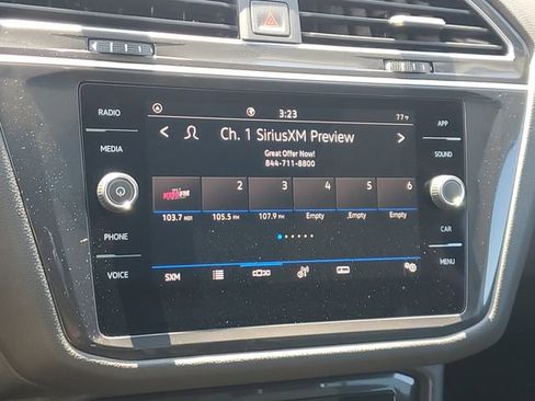 Used 2024 Volkswagen Tiguan SE w/ Panoramic Sunroof Package image 19