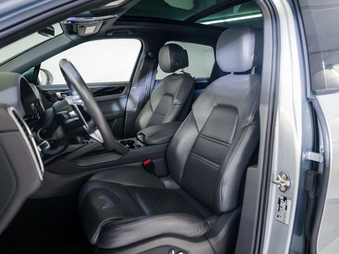 Used 2020 Porsche Cayenne S image 5