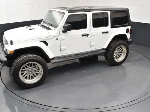 Used 2019 Jeep Wrangler Unlimited Sahara image 15